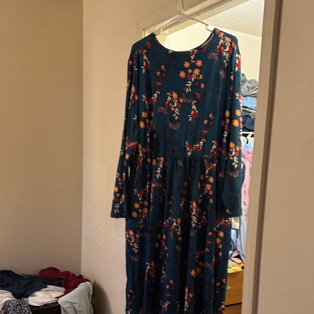 Elegant Floral Long Sleeve Dress in Navy